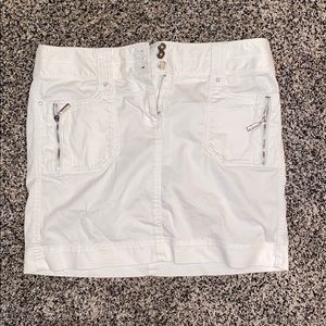 White House | Black market skirt